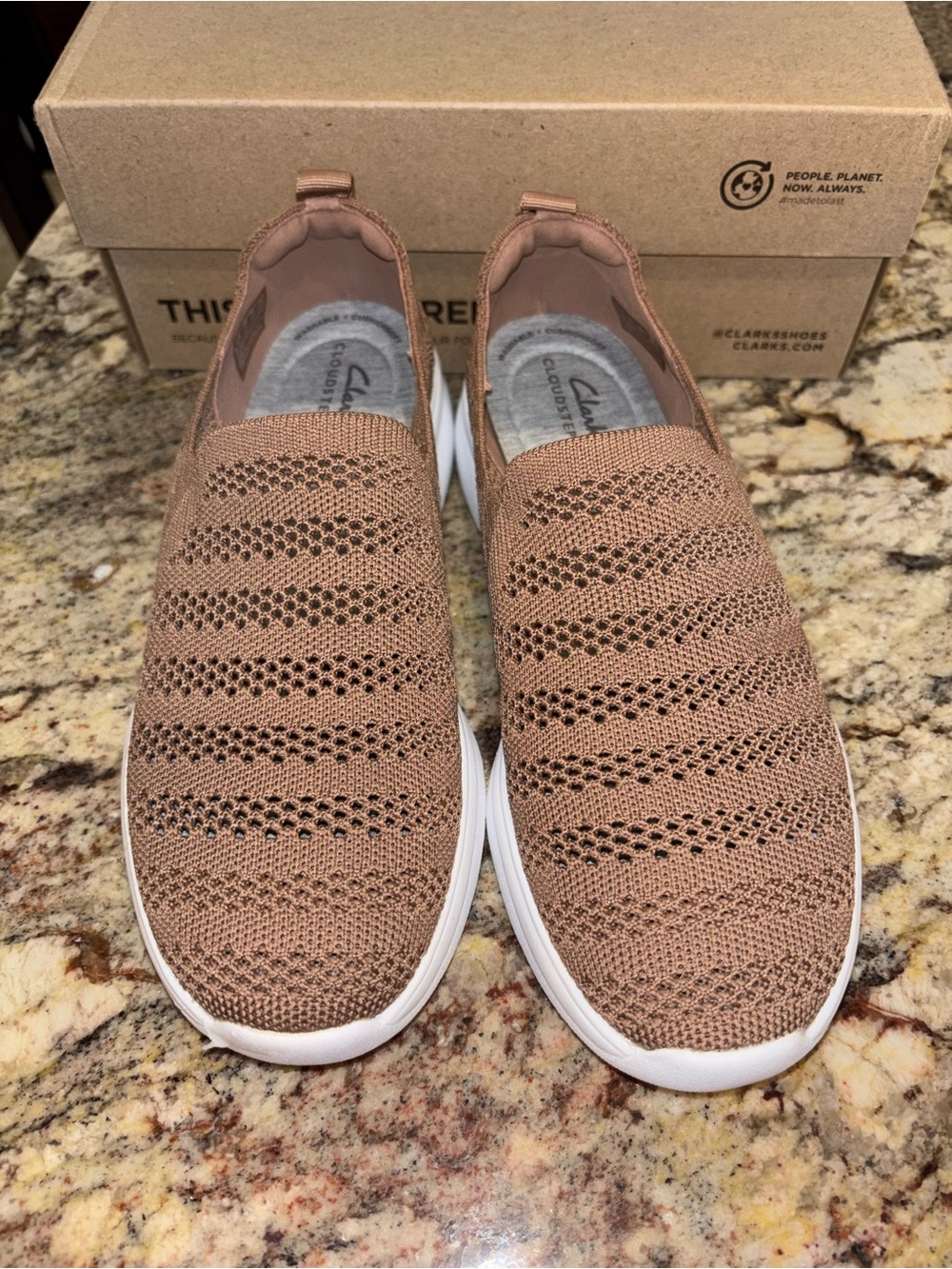 Clark’s Slip on Sneakers NEW IN BOX - Picture 4 of 8